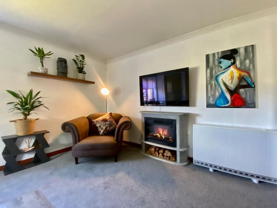 With Parking, Close To The Raigmore Hospital Apartamento
